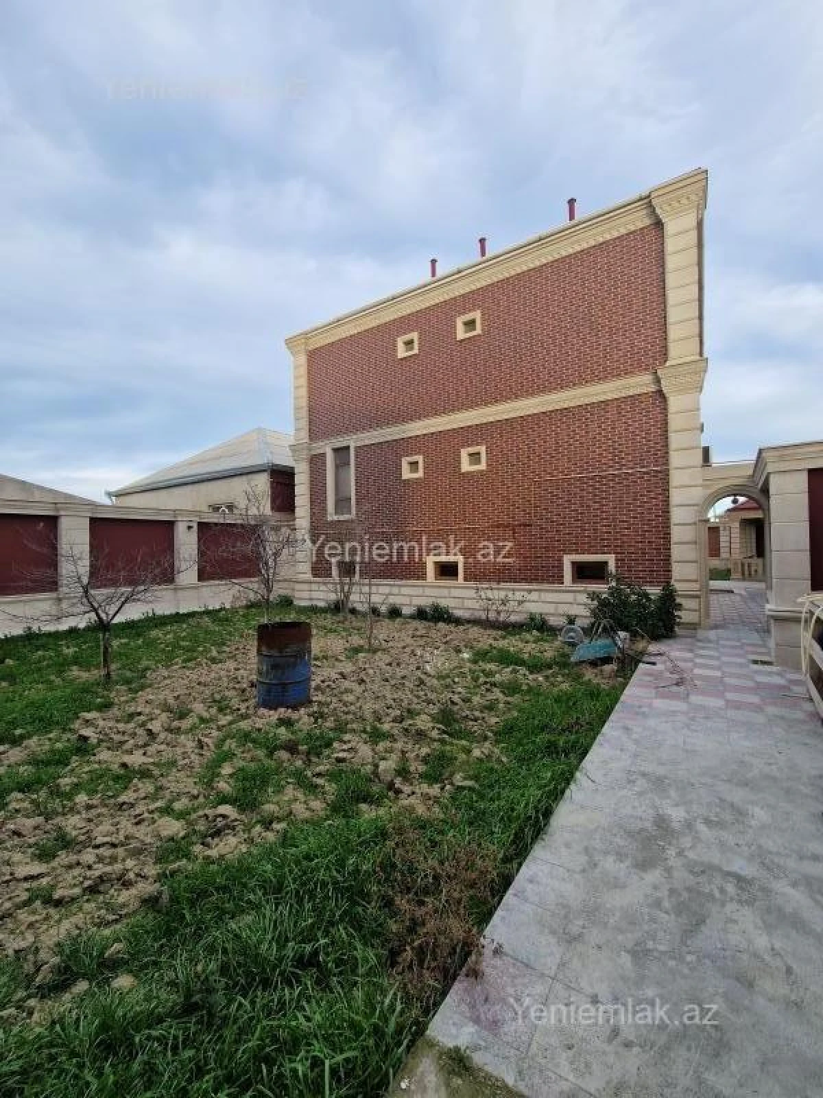 Satılır 5 otaqlı həyət evi 350 m²