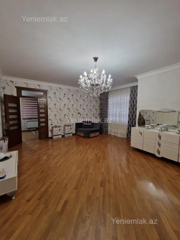 Satılır 5 otaqlı həyət evi 350 m²
