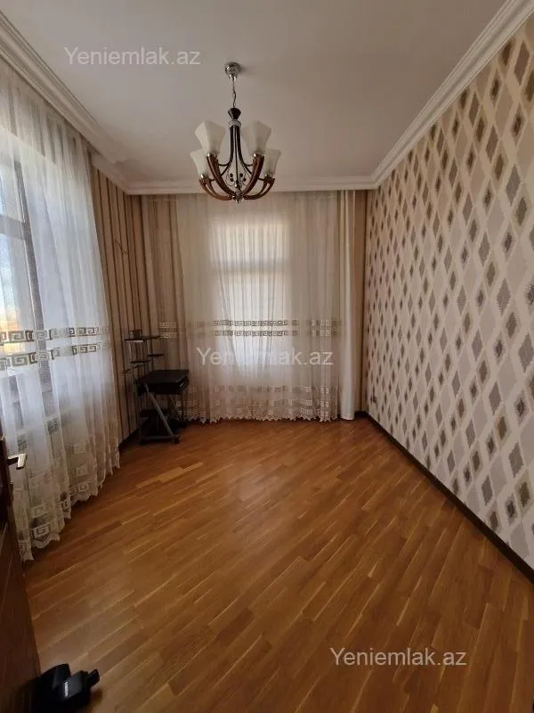 Satılır 5 otaqlı həyət evi 350 m²