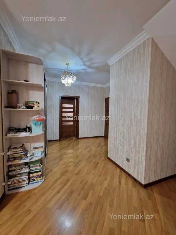 Satılır 5 otaqlı həyət evi 350 m²