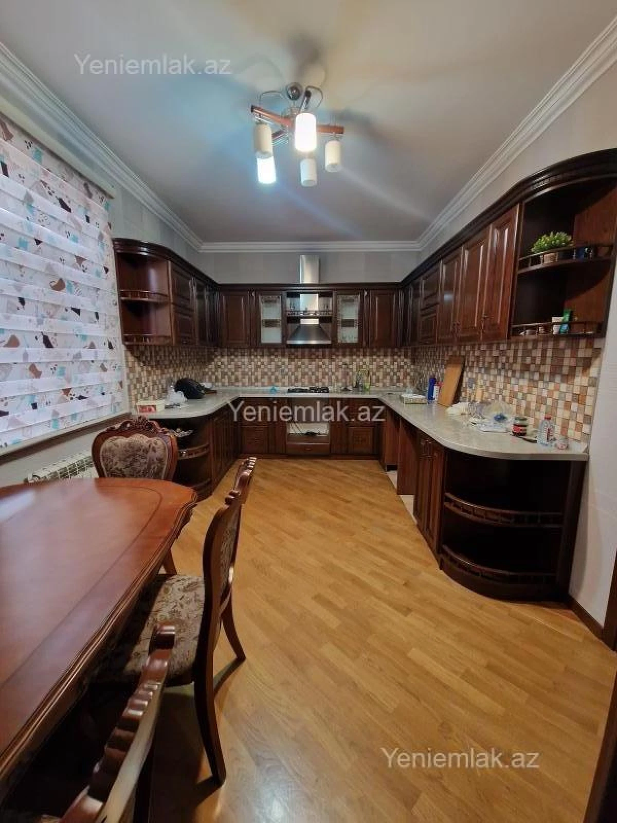 Satılır 5 otaqlı həyət evi 350 m²