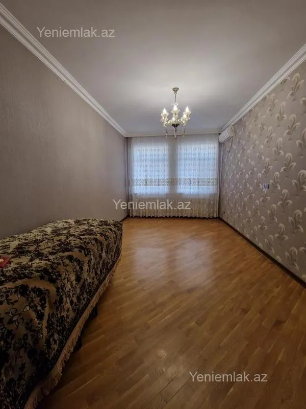 Satılır 5 otaqlı həyət evi 350 m²