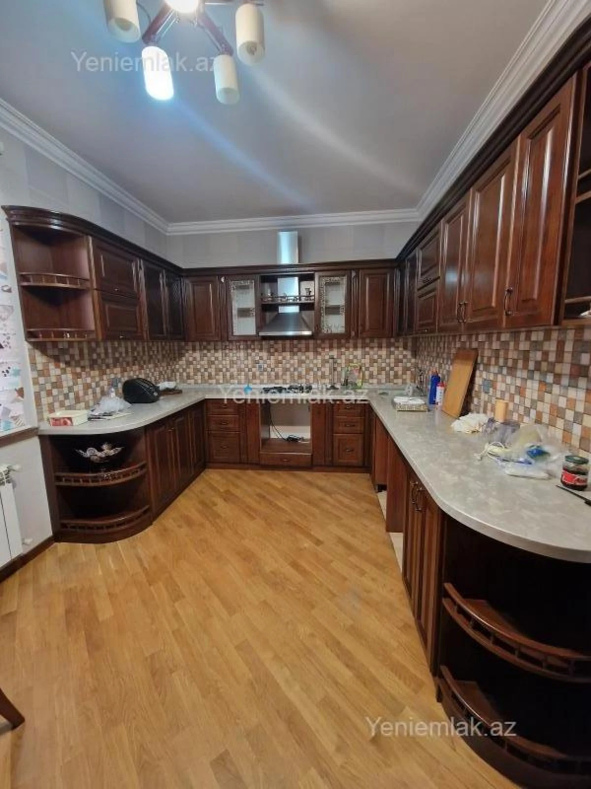 Satılır 5 otaqlı həyət evi 350 m²