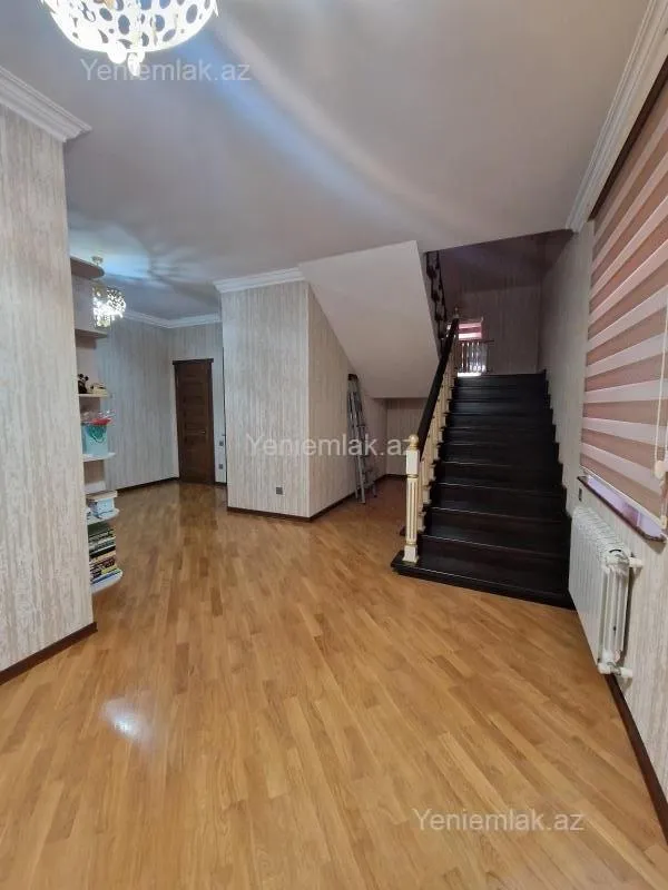 Satılır 5 otaqlı həyət evi 350 m²