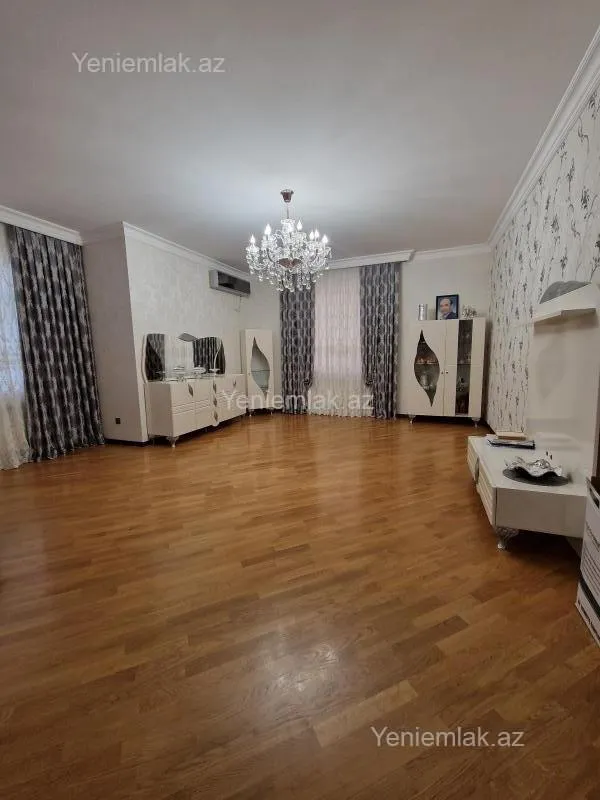 Satılır 5 otaqlı həyət evi 350 m²
