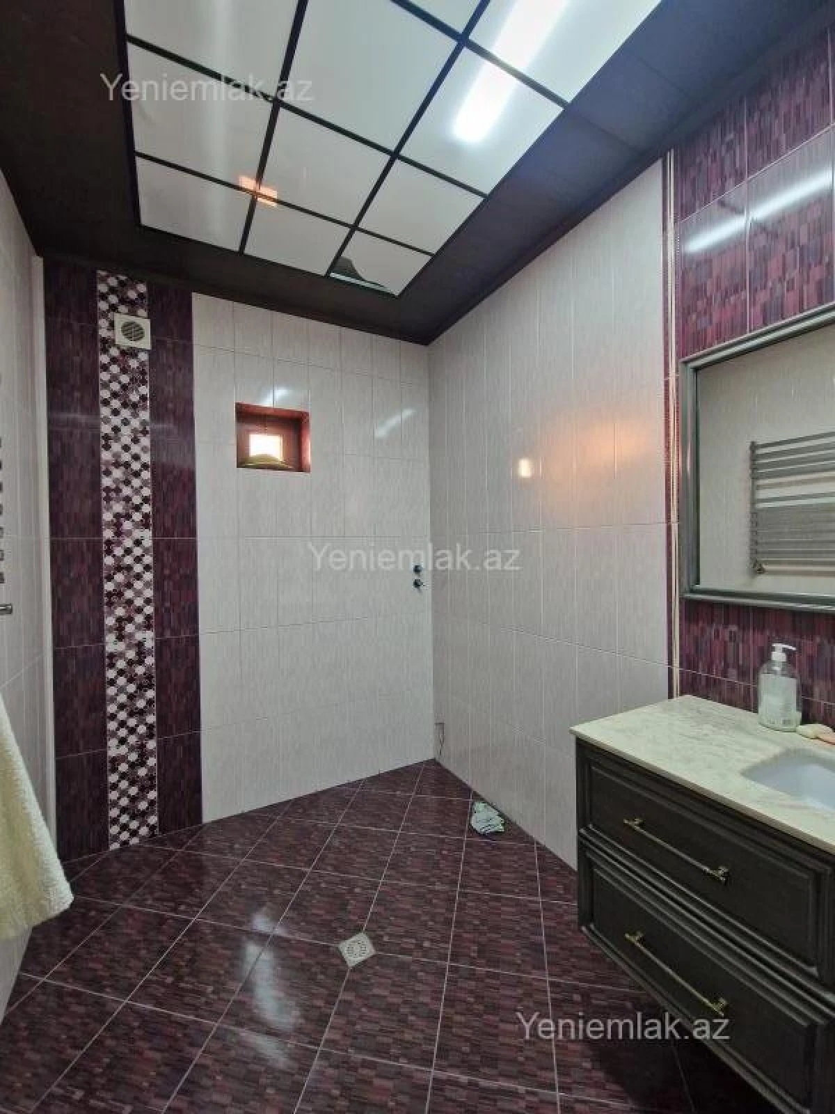 Satılır 5 otaqlı həyət evi 350 m²