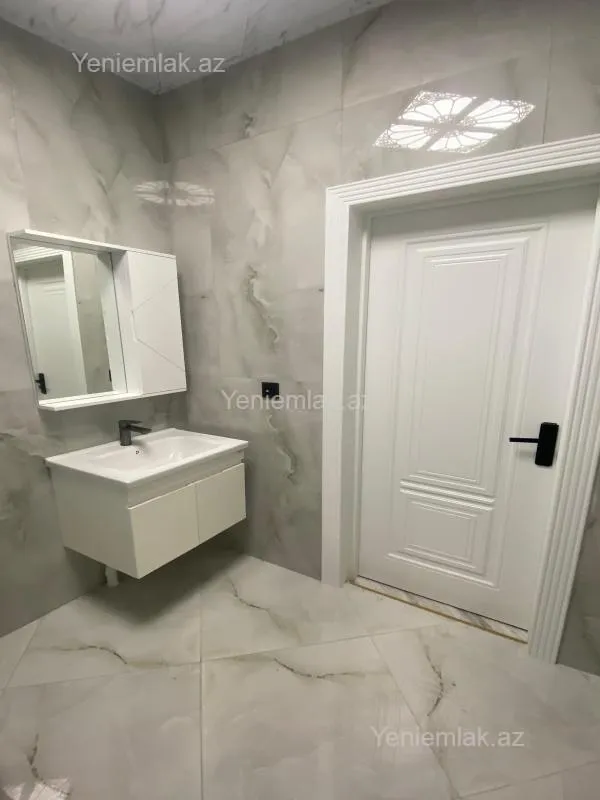 Satılır 4 otaqlı həyət evi 200 m²