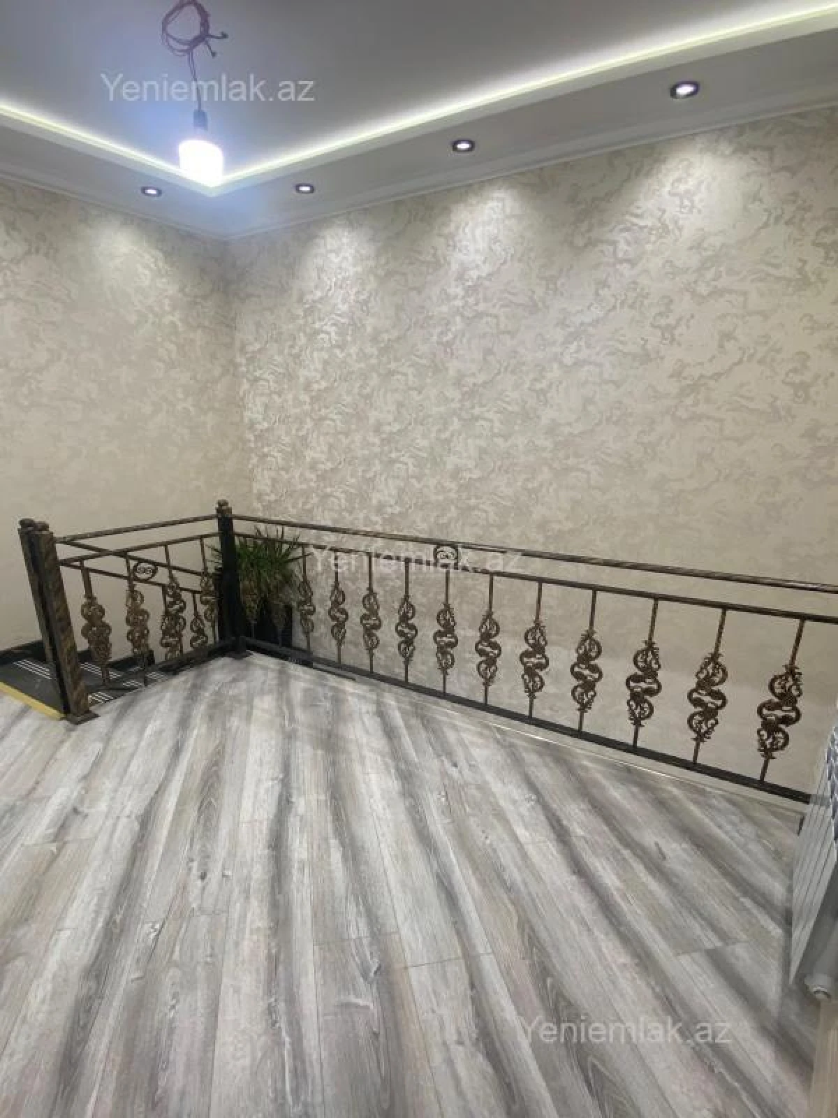 Satılır 4 otaqlı həyət evi 200 m²