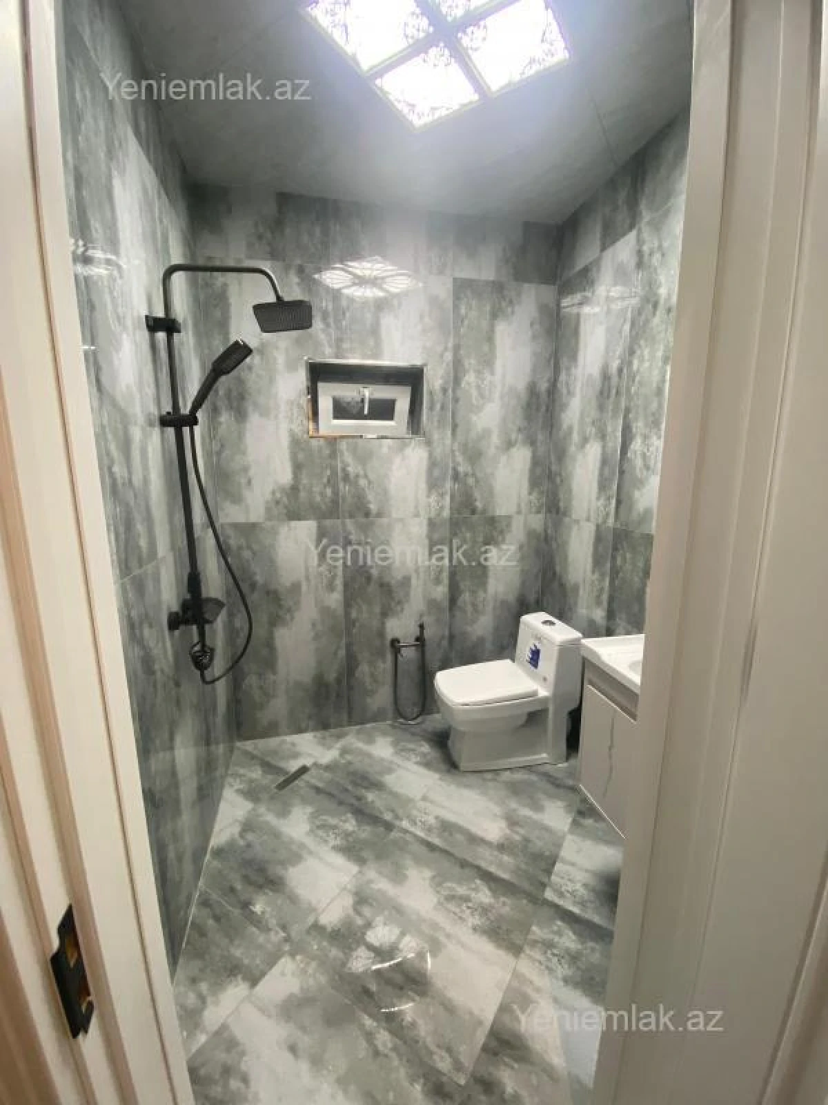 Satılır 4 otaqlı həyət evi 200 m²