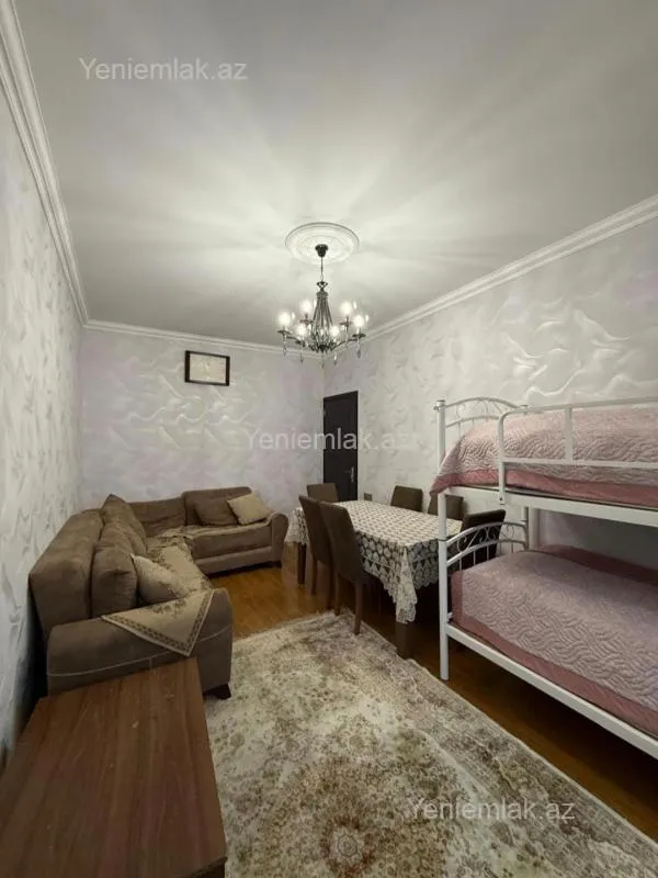 Satılır 2 otaqlı köhnə tikili 60 m²