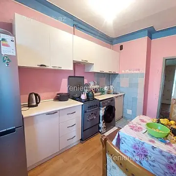 Satılır 4 otaqlı köhnə tikili 90 m²