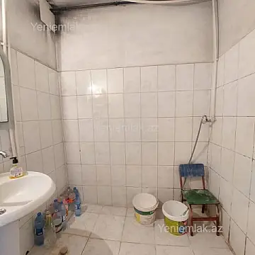 Satılır 4 otaqlı köhnə tikili 90 m²