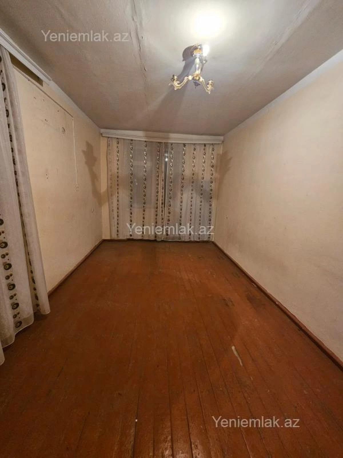 Satılır 2 otaqlı köhnə tikili 56 m²