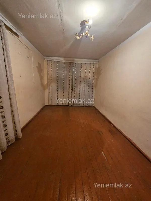 Satılır 2 otaqlı köhnə tikili 56 m²