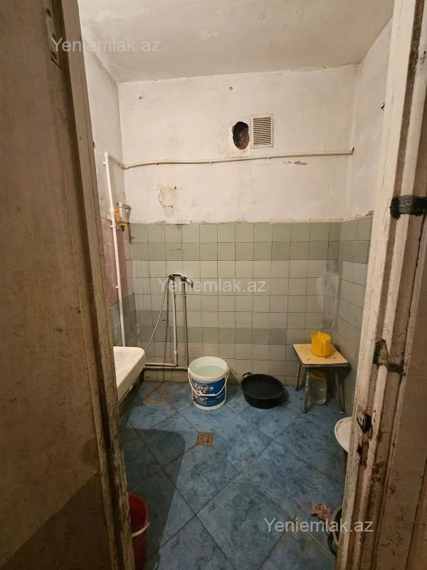 Satılır 2 otaqlı köhnə tikili 56 m²