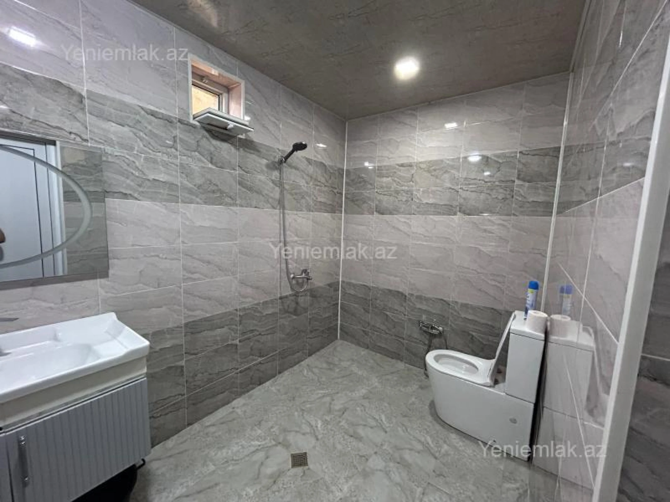 Satılır 4 otaqlı həyət evi 200 m²