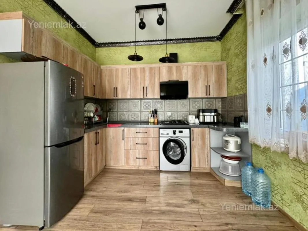 Satılır 7 otaqlı həyət evi 200 m²