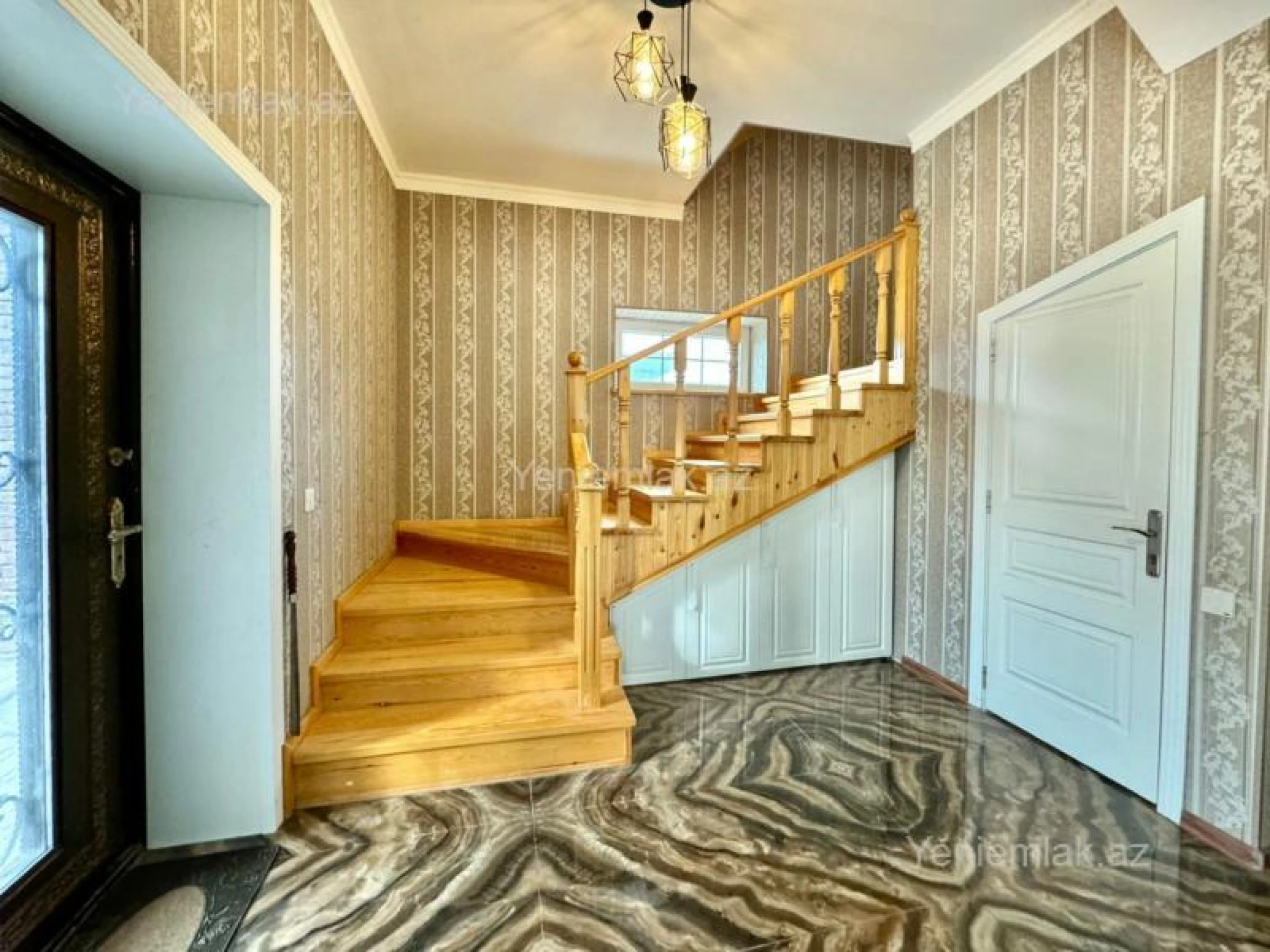 Satılır 7 otaqlı həyət evi 200 m²