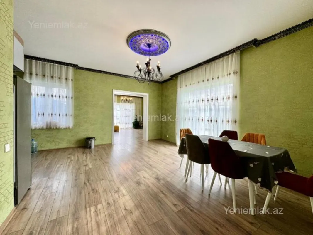 Satılır 7 otaqlı həyət evi 200 m²