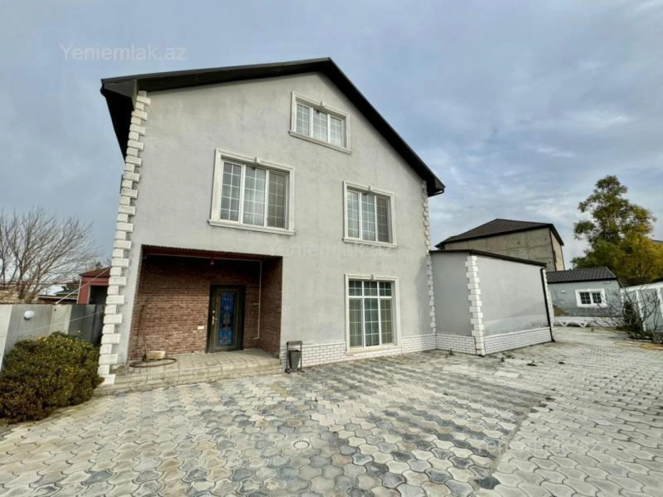 Satılır 7 otaqlı həyət evi 200 m²