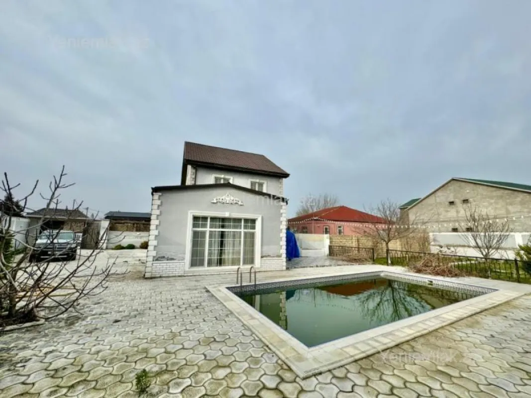 Satılır 7 otaqlı həyət evi 200 m²