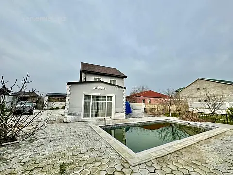 Satılır 7 otaqlı həyət evi 200 m²