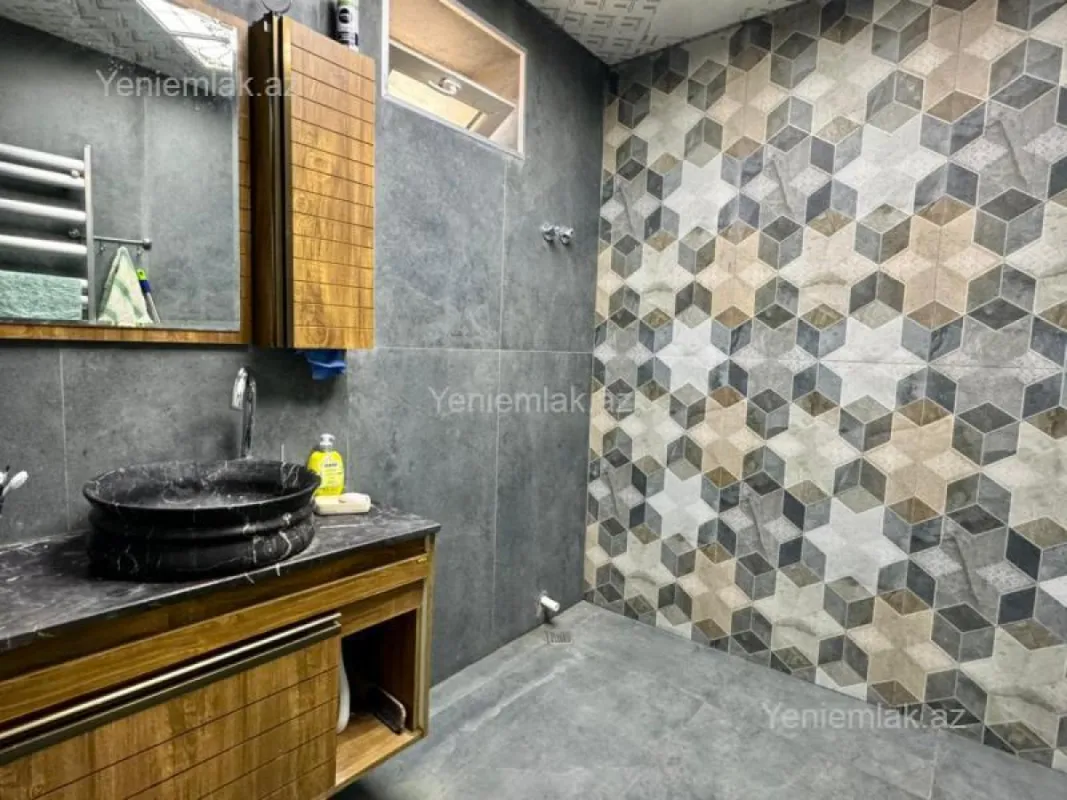 Satılır 7 otaqlı həyət evi 200 m²