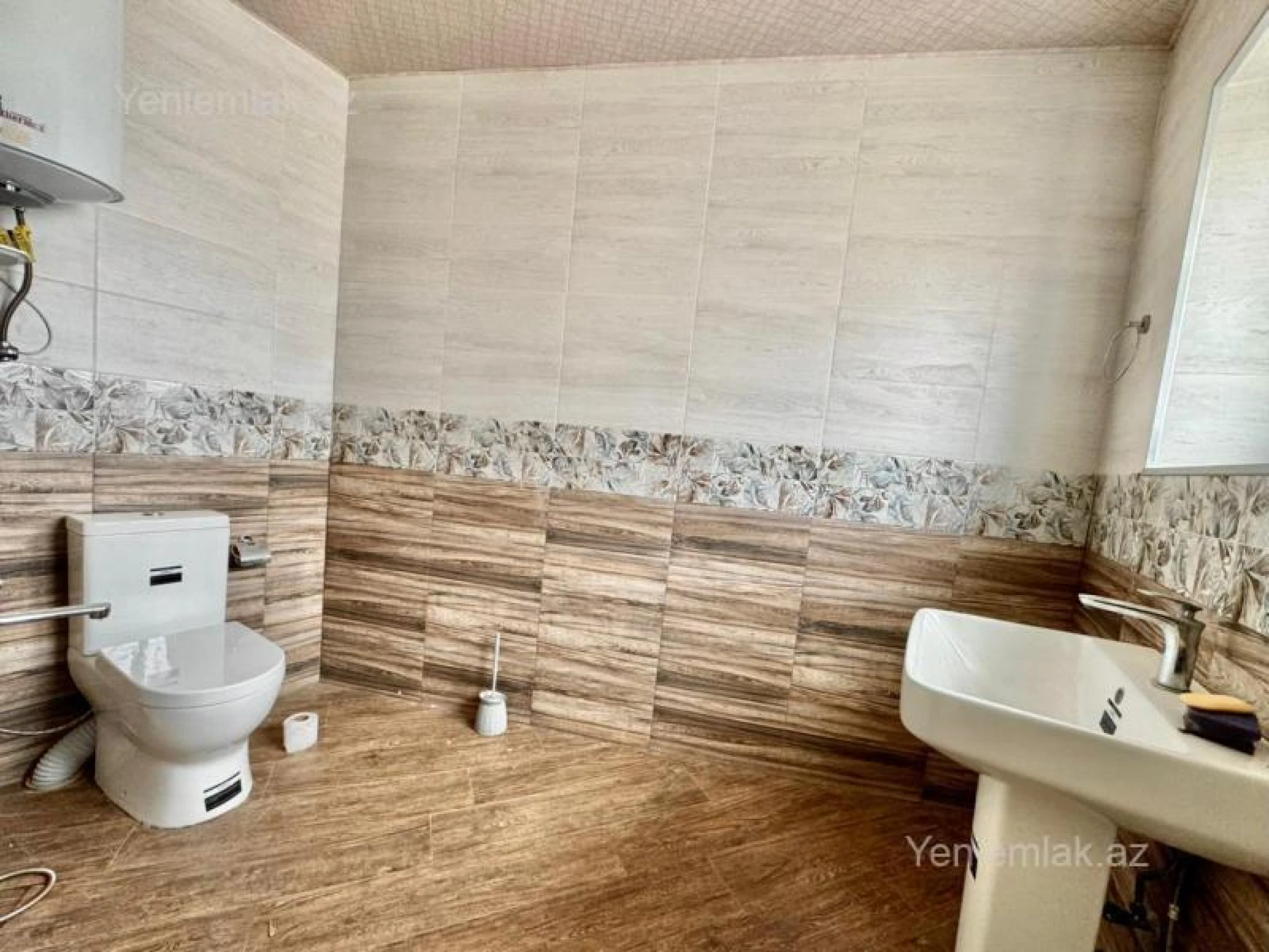 Satılır 7 otaqlı həyət evi 200 m²