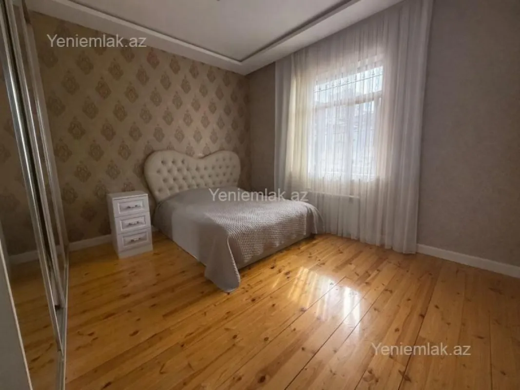 Satılır 4 otaqlı həyət evi 255 m²