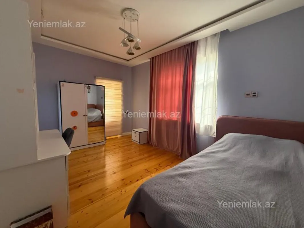 Satılır 4 otaqlı həyət evi 255 m²