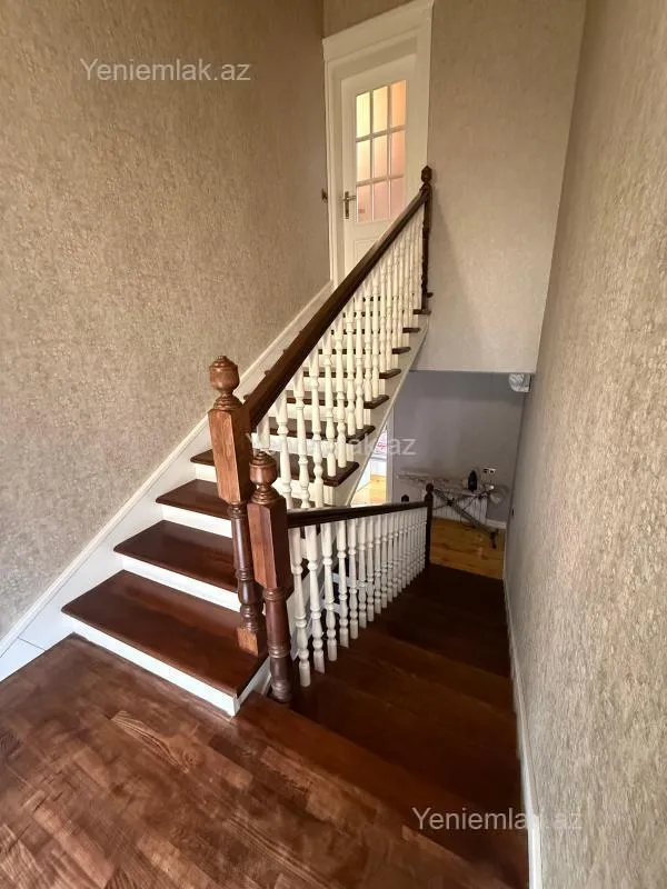 Satılır 4 otaqlı həyət evi 255 m²