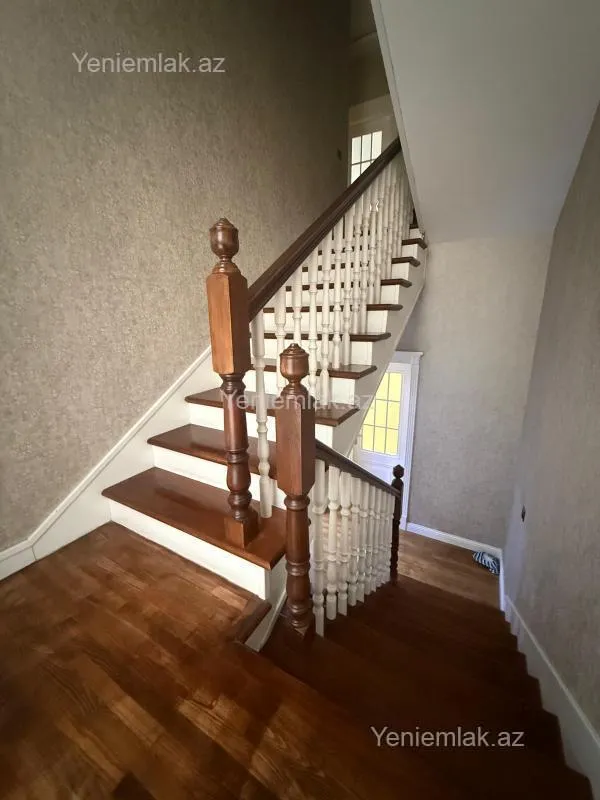 Satılır 4 otaqlı həyət evi 255 m²