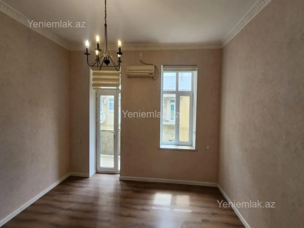 Satılır 2 otaqlı köhnə tikili 55 m²
