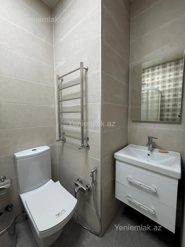 Satılır 3 otaqlı yeni tikili 130 m²