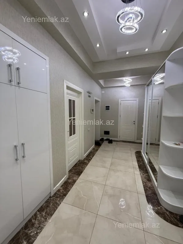 Satılır 3 otaqlı yeni tikili 130 m²
