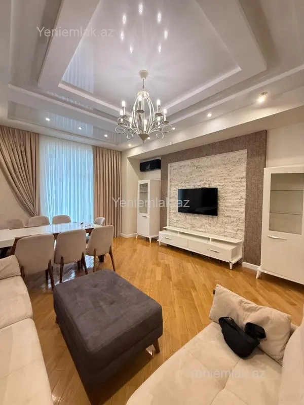 Satılır 3 otaqlı yeni tikili 130 m²