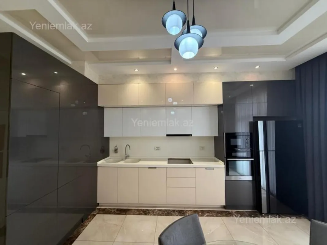 Satılır 3 otaqlı yeni tikili 130 m²