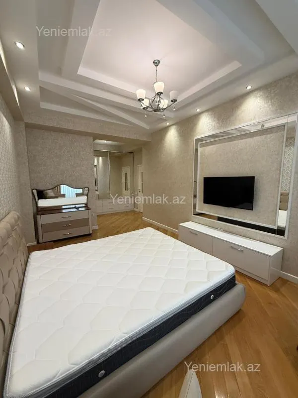 Satılır 3 otaqlı yeni tikili 130 m²