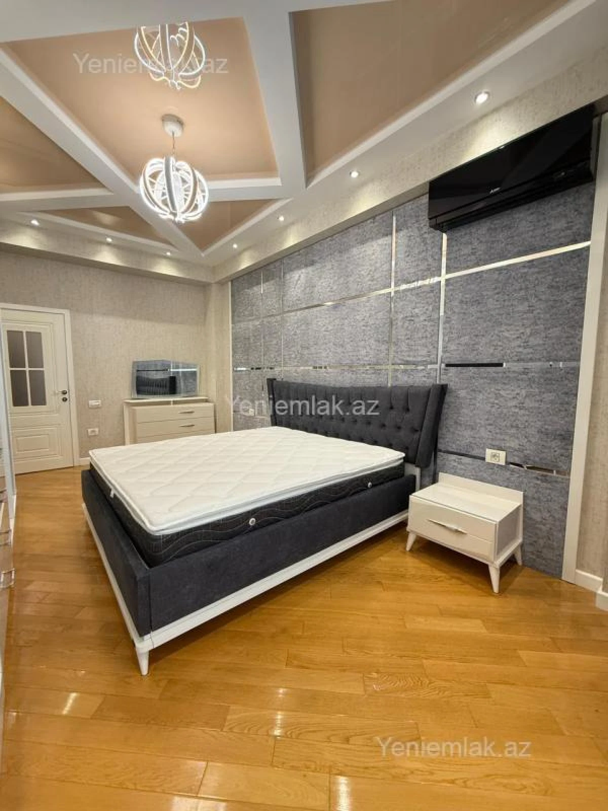 Satılır 3 otaqlı yeni tikili 130 m²