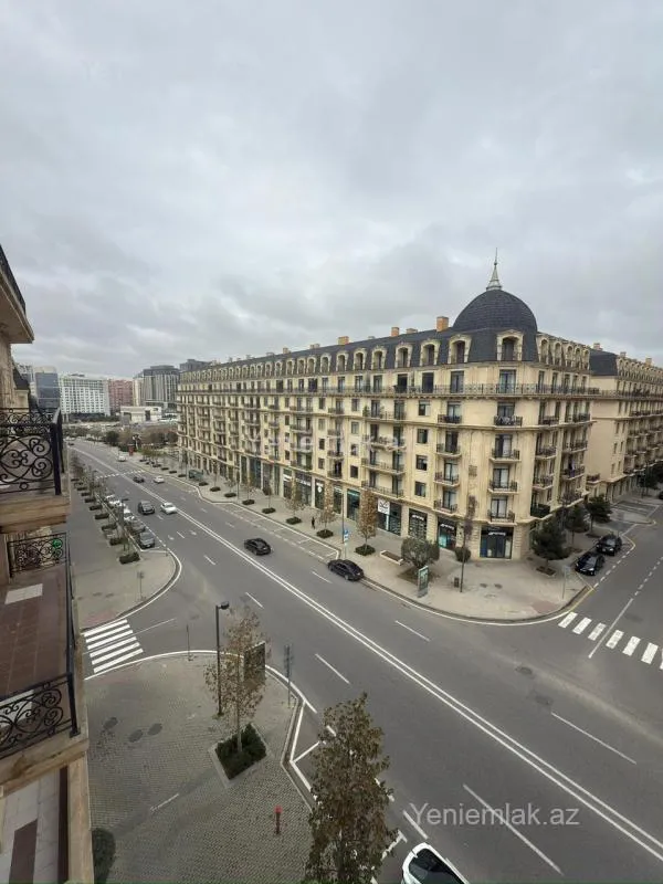 Satılır 3 otaqlı yeni tikili 130 m²