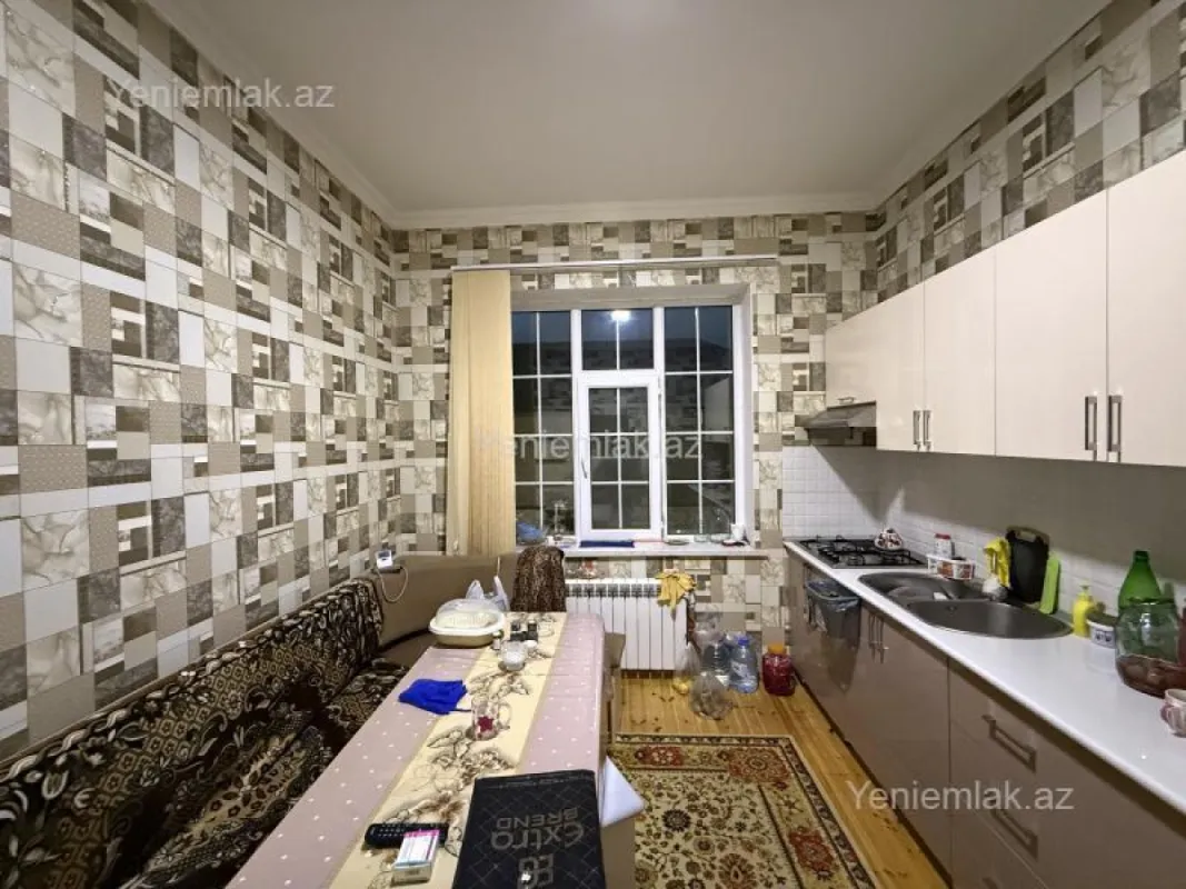 Satılır 6 otaqlı həyət evi 180 m²