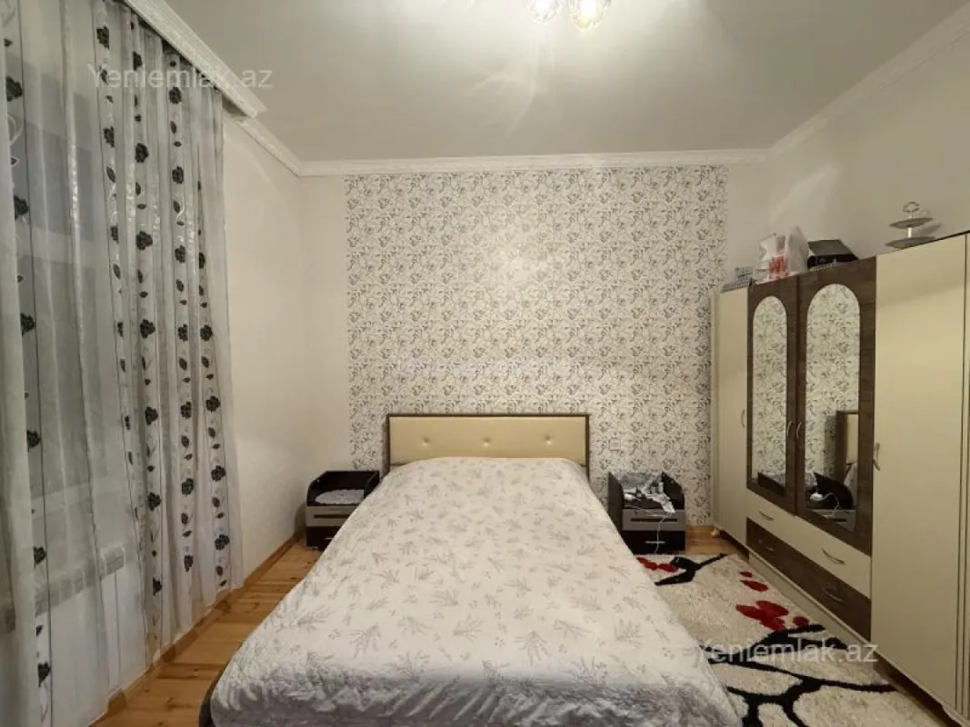 Satılır 6 otaqlı həyət evi 180 m²