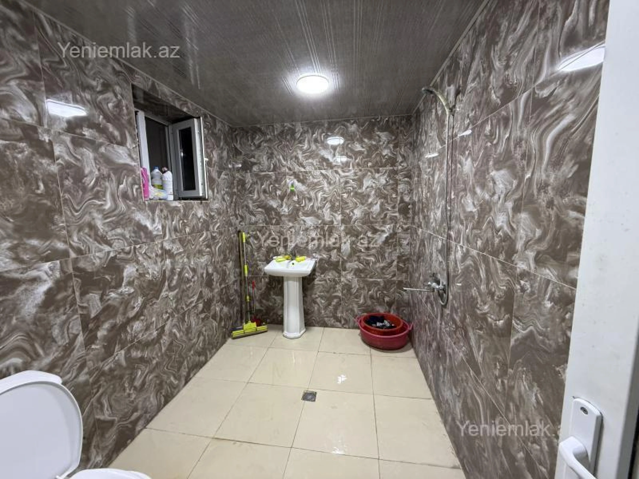 Satılır 6 otaqlı həyət evi 180 m²