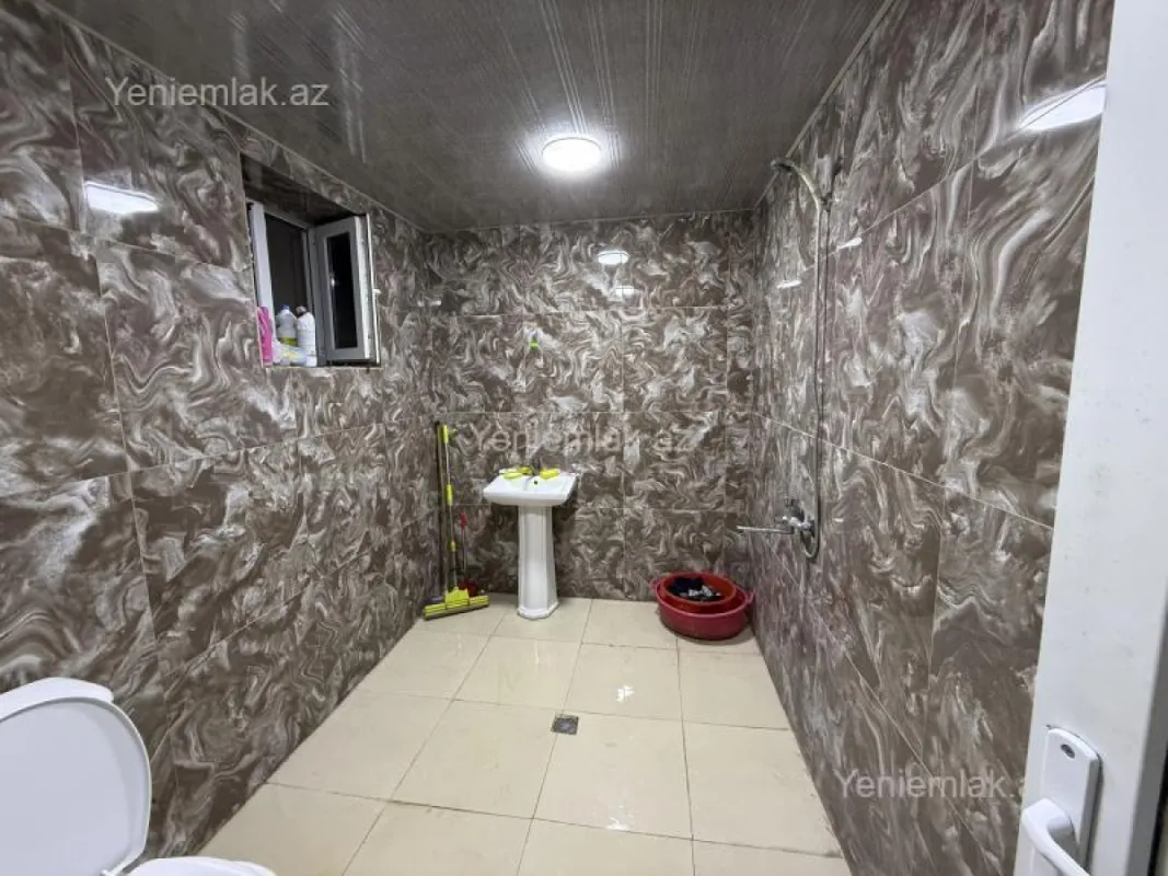 Satılır 6 otaqlı həyət evi 180 m²