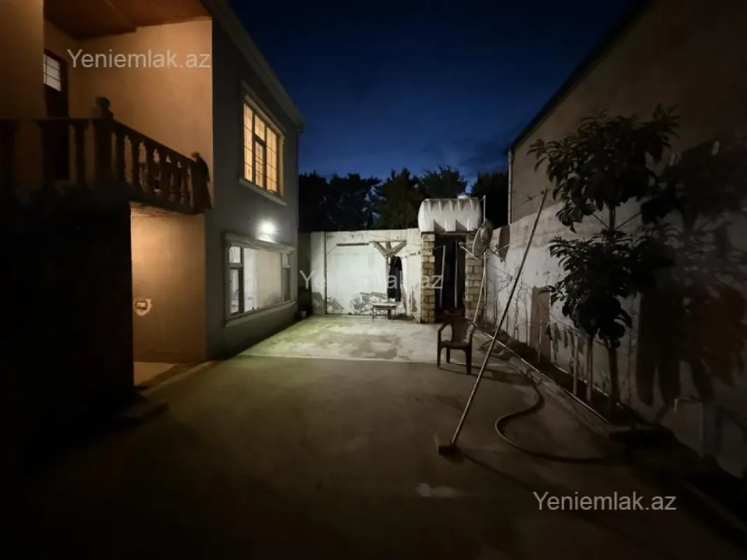 Satılır 6 otaqlı həyət evi 180 m²