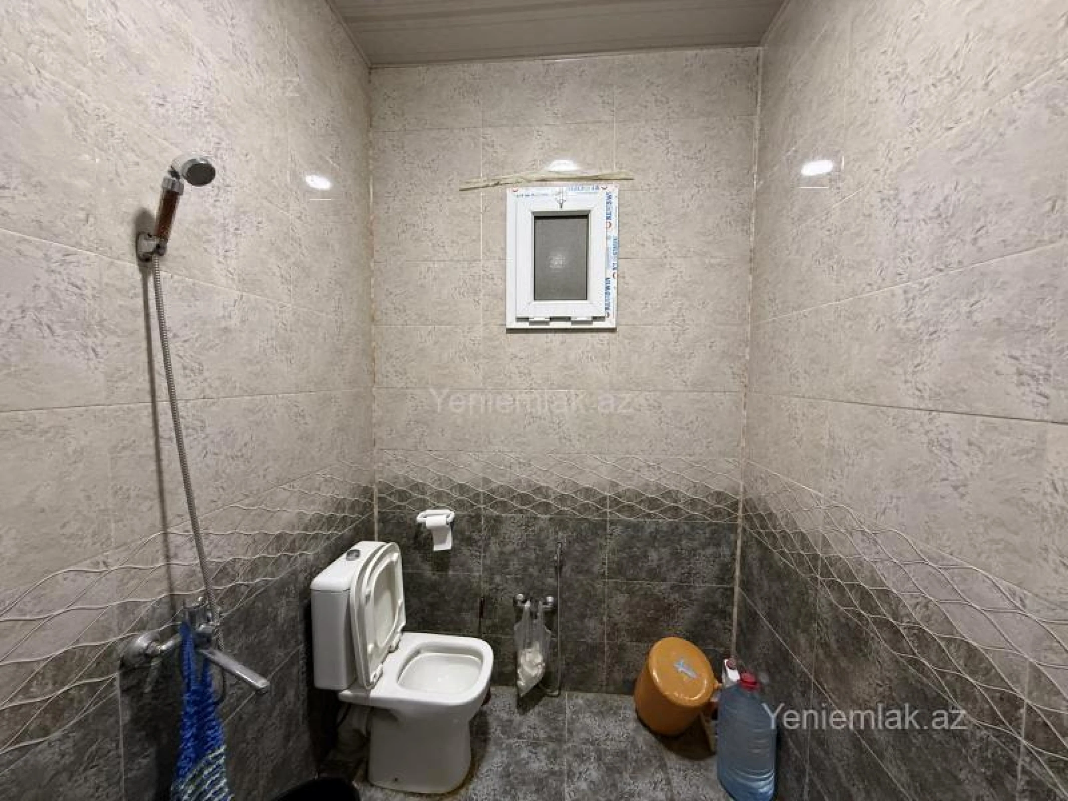 Satılır 6 otaqlı həyət evi 180 m²