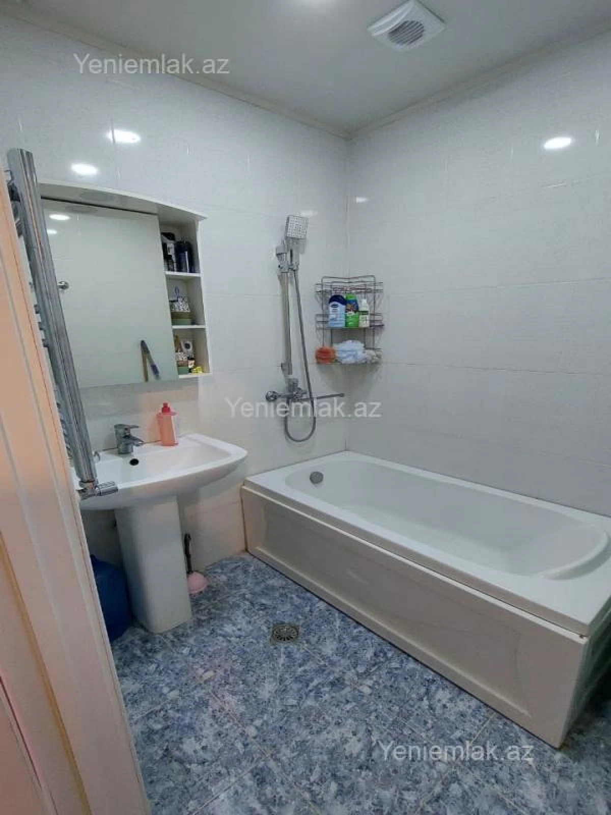 Satılır 3 otaqlı yeni tikili 93 m²