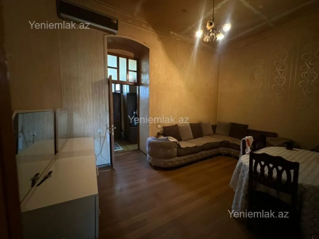 Satılır 2 otaqlı köhnə tikili 60 m²
