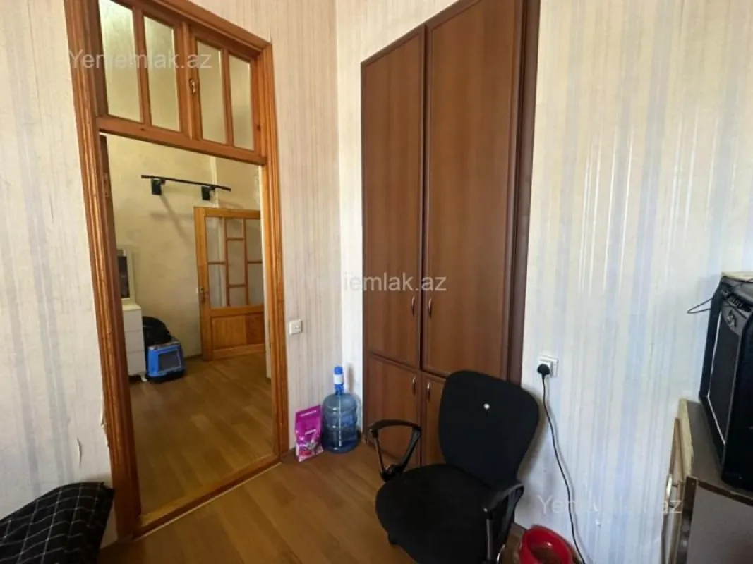 Satılır 2 otaqlı köhnə tikili 60 m²