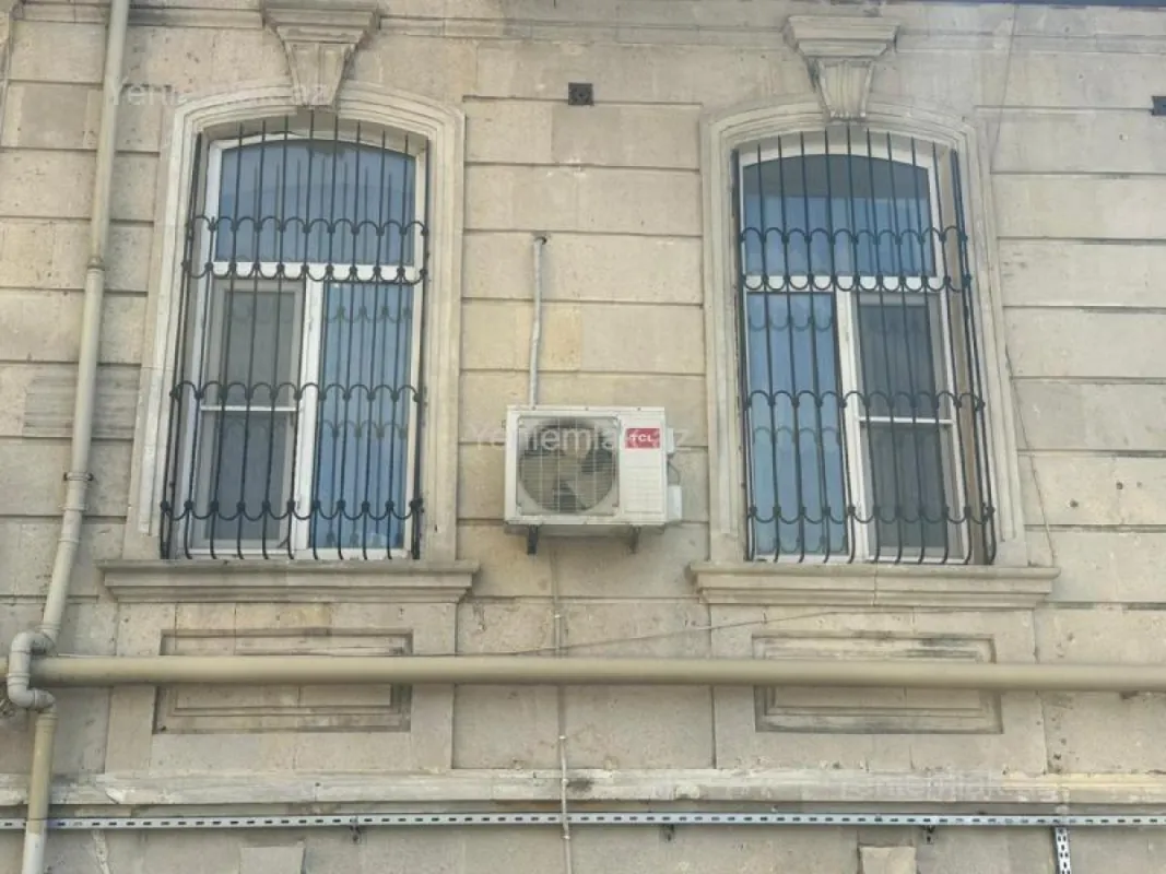 Satılır 2 otaqlı köhnə tikili 60 m²